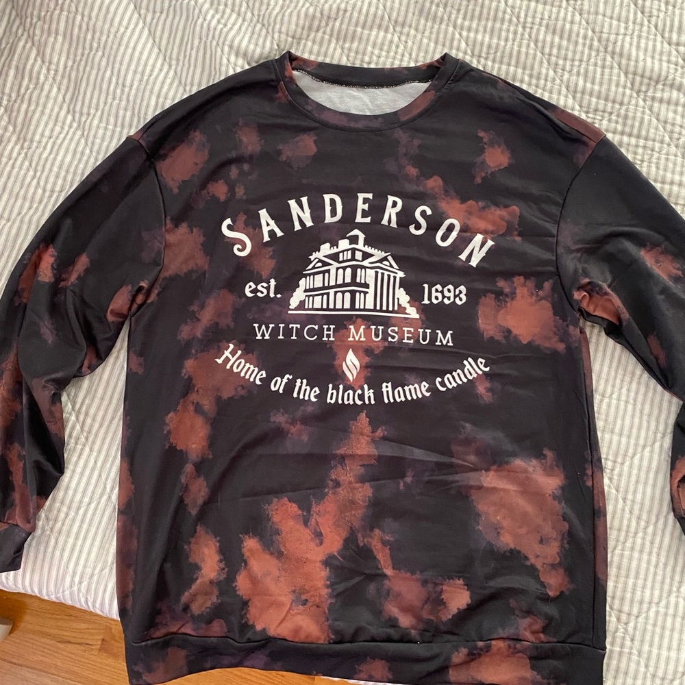 New Hocus Pocus Sanderson Sisters Sweatshirt size Medium. Never worn
